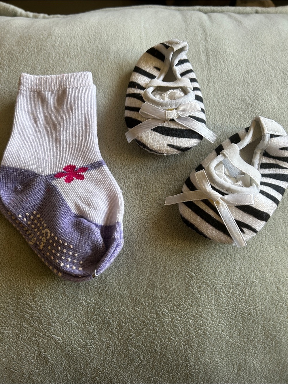 NWOT Set of Girls Black & White Zebra Mary Jane Booties & White & Purple socks